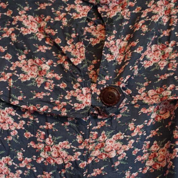 NEW American Rag Navy blue with Pink Flowers Button up Crop Top size M - Picture 7 of 15